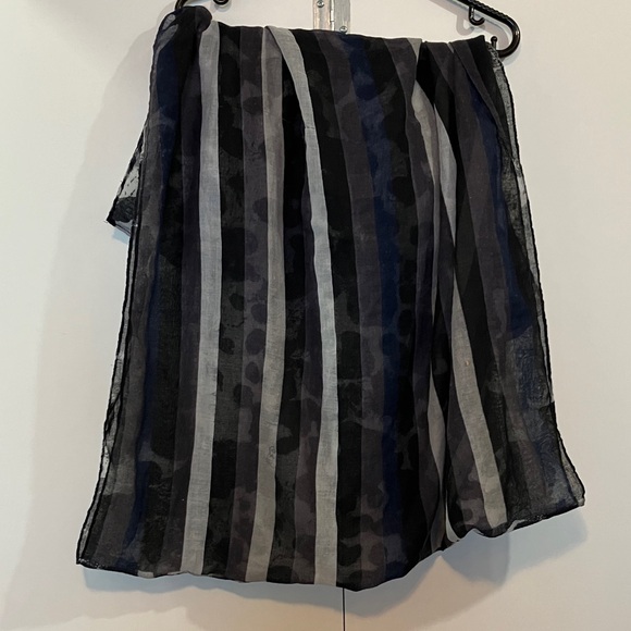 Patterned Infinity Scarf - Picture 3 of 4